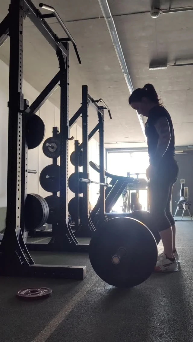 ..work hard in silence, let success make the noise!

Dieses Jahr wird trainiert. Kein grosser Wettkampf, nur Schritt für Schritt gehen und den Weg dabei vollauf geniessen!

#workout #weightlifting #training #fitness #healthylifestyle #krafttraining #motivation #crossfit #training