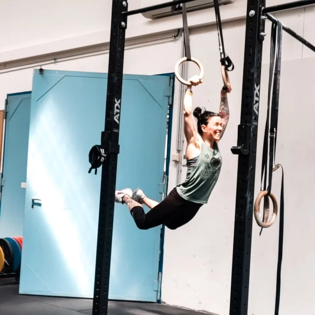 smile - you're on camera! 🤣😜

Nachdem heute alle in den Classes so fleissig die High-Skills geübt haben, hab ich mal ein bissl vor der eigenen Türe gekehrt! 🥳🙃

#muscleup #crossfit #opengym #groedig #training #trusttheprocess #workout