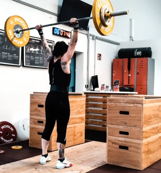 Ich kann die Gründe warum man Krafttraining machen sollte hier gar nicht alle aufzählen, denn erstens wär der Post ewig lang und zweitens würde bei all der wissenschaftlichen Evidenz vielleicht ein wichtiger Grund untergehen: 
Weil's Spaß macht, stark zu sein! ☺️💪

#itsalifestyle #training #workout #lifting
#crossfit #hyrox #funcional #fitness #groedig #salzburg #coach